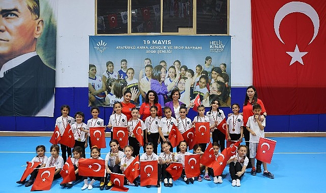karabaglar-belediyesi-spor-okulu-ogrencileri-19-mayis-spor-senliginde-bulustu-i6Q4sizc.jpg